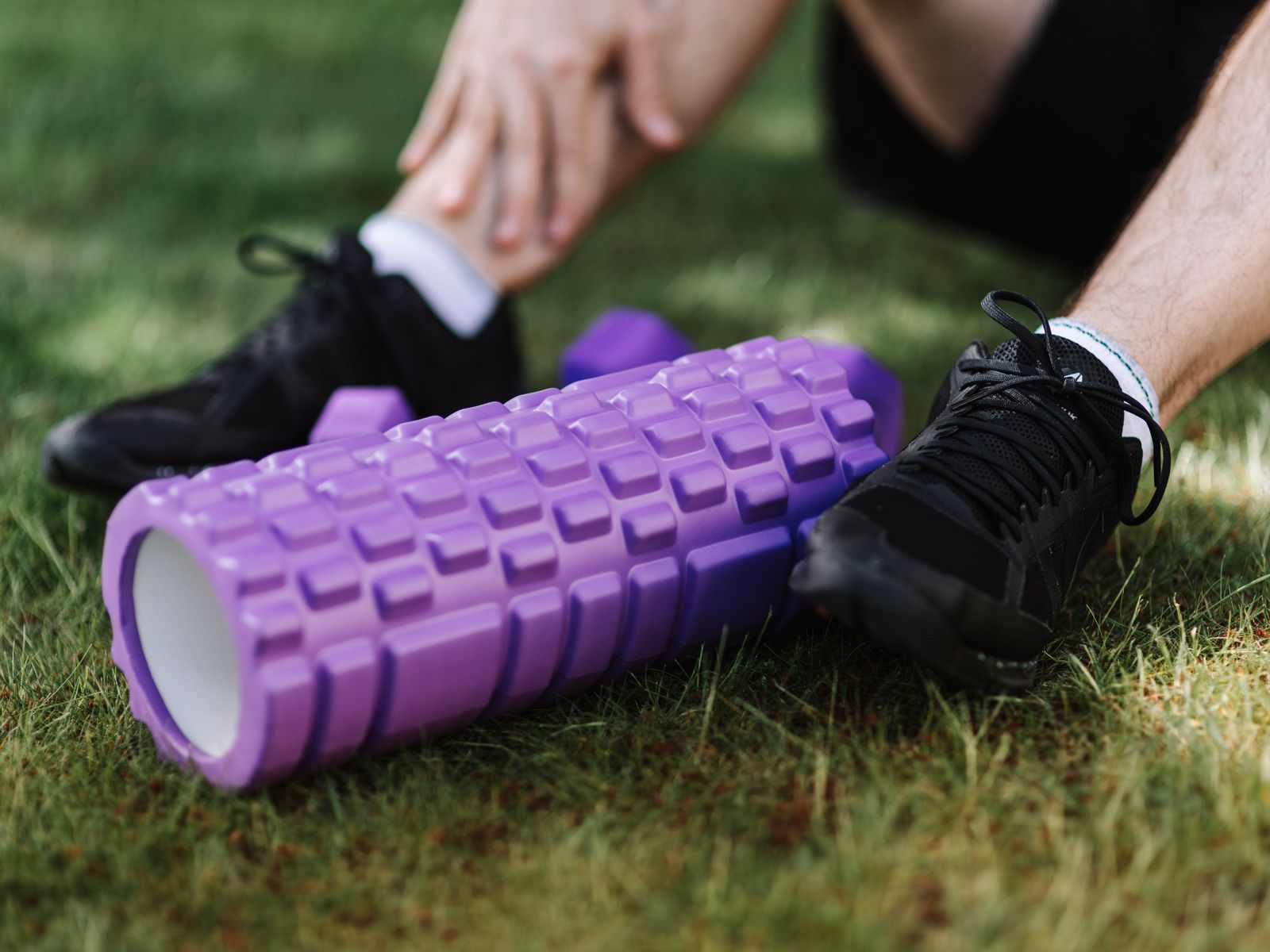 Baskets et rouleau de massage, récupération musculaire